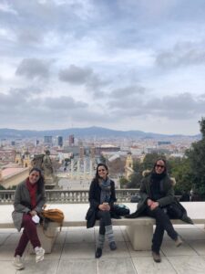 Em Barcelona - Museu Nacional de Arte da Catalunha - Vera Borges com as amigas Elvira e Carla Coloniese