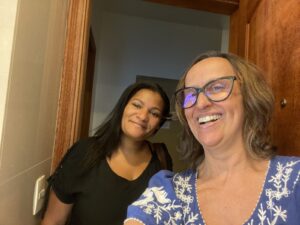 Marisiane sempre cuidando do apartamento e de mim