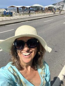 Domingo, novembro 2022 - Caminhada pela orla Ipanema e Leblon e, depois, Sol na areia com direito a mate com limão acompanhado de biscoito Globo