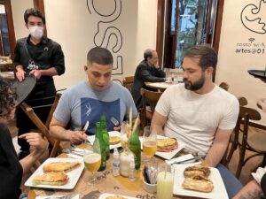 Confraternização com Letícia, Lincoln, Yllan e Thais no SESC Flamengo com muita cumplicidade e afeto em 20 de dezembro. Adoro!!!