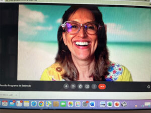 Sexta-feira à tarde em clima de reunião on line